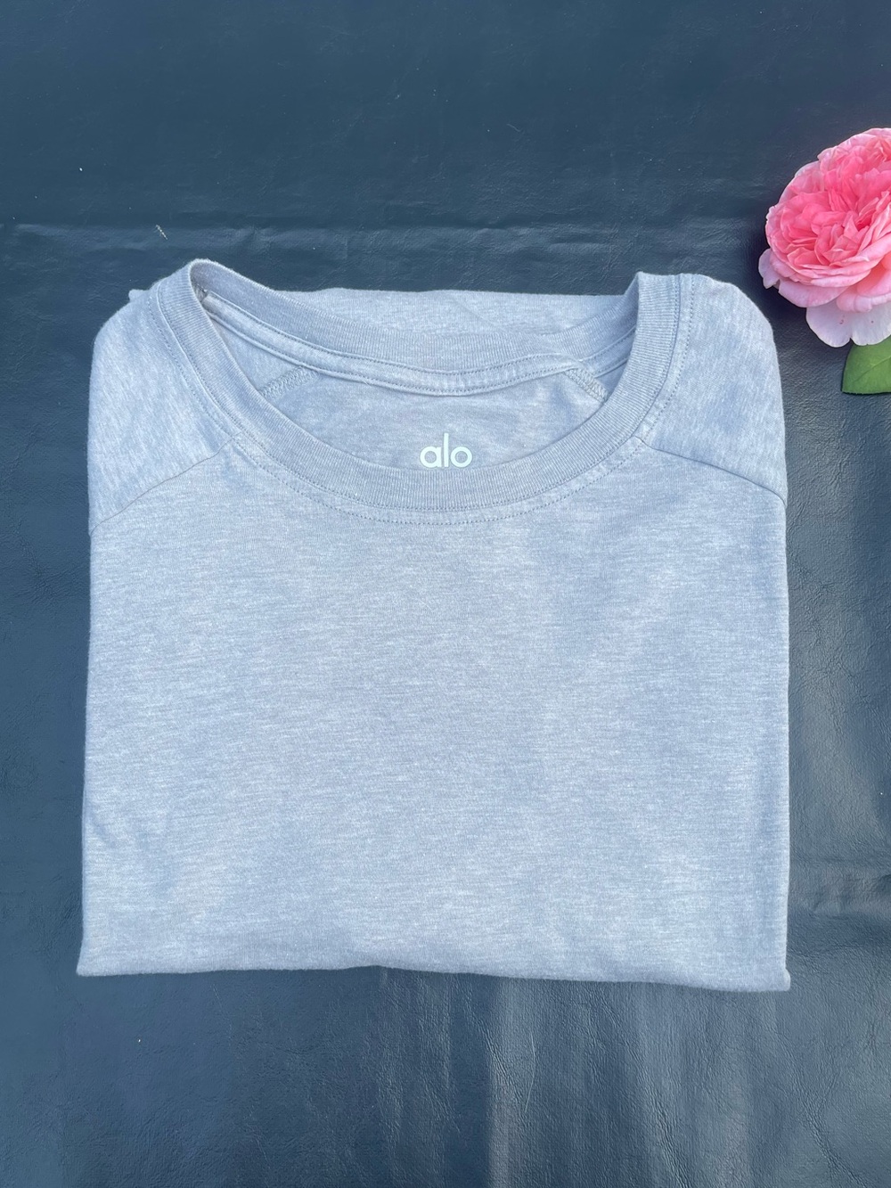 ALO Yoga Light Gray Crewneck shirt men’s size L